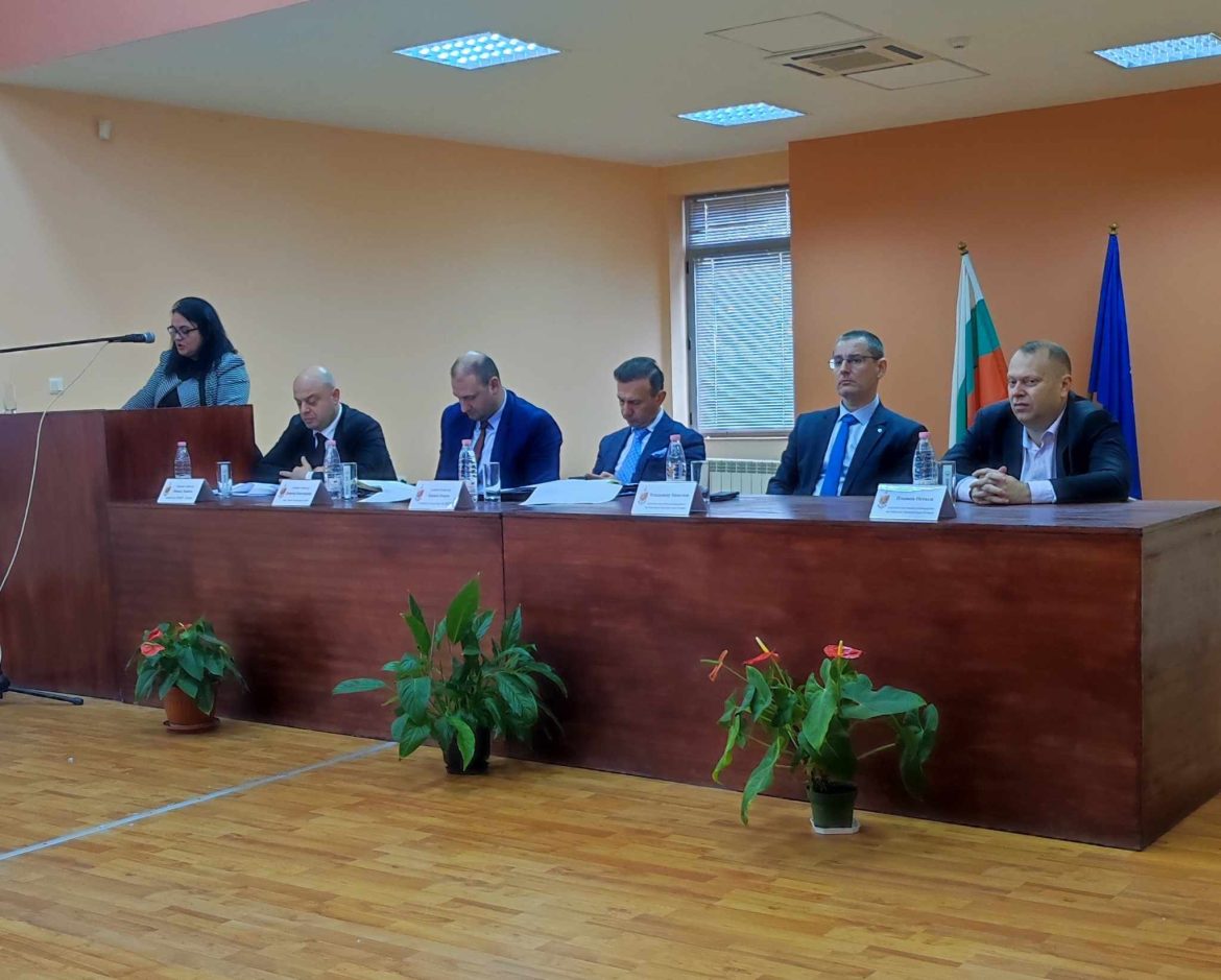 Заместник-управител участва в отчет за престъпността в Плевен._65b2635fe3d9e.jpeg