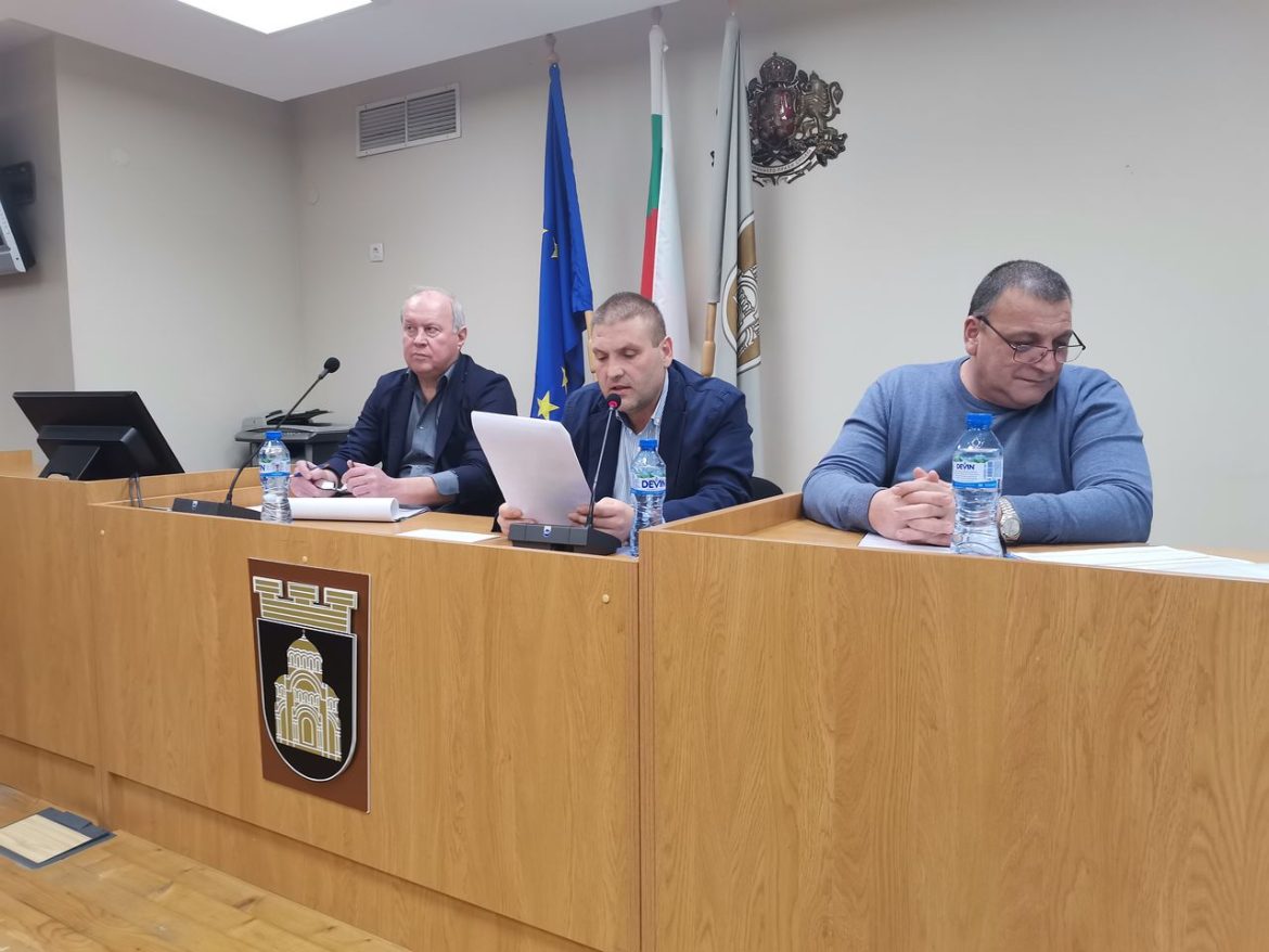 Кметът на Плевен д-р Валентин Христов представи проектобюджета за 2024 г. на публично обсъждане_65b7ad6d79442.jpeg