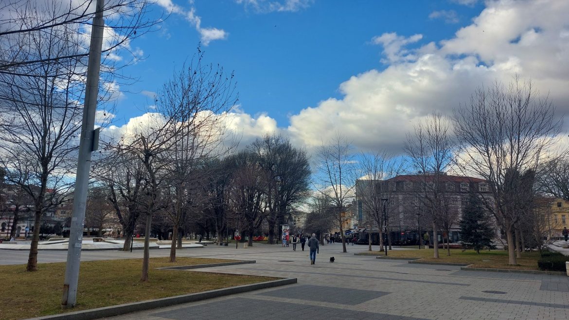 40 детски градини и училища оцветиха Плевен в червено и бяло._65dc7b5fadfb9.jpeg