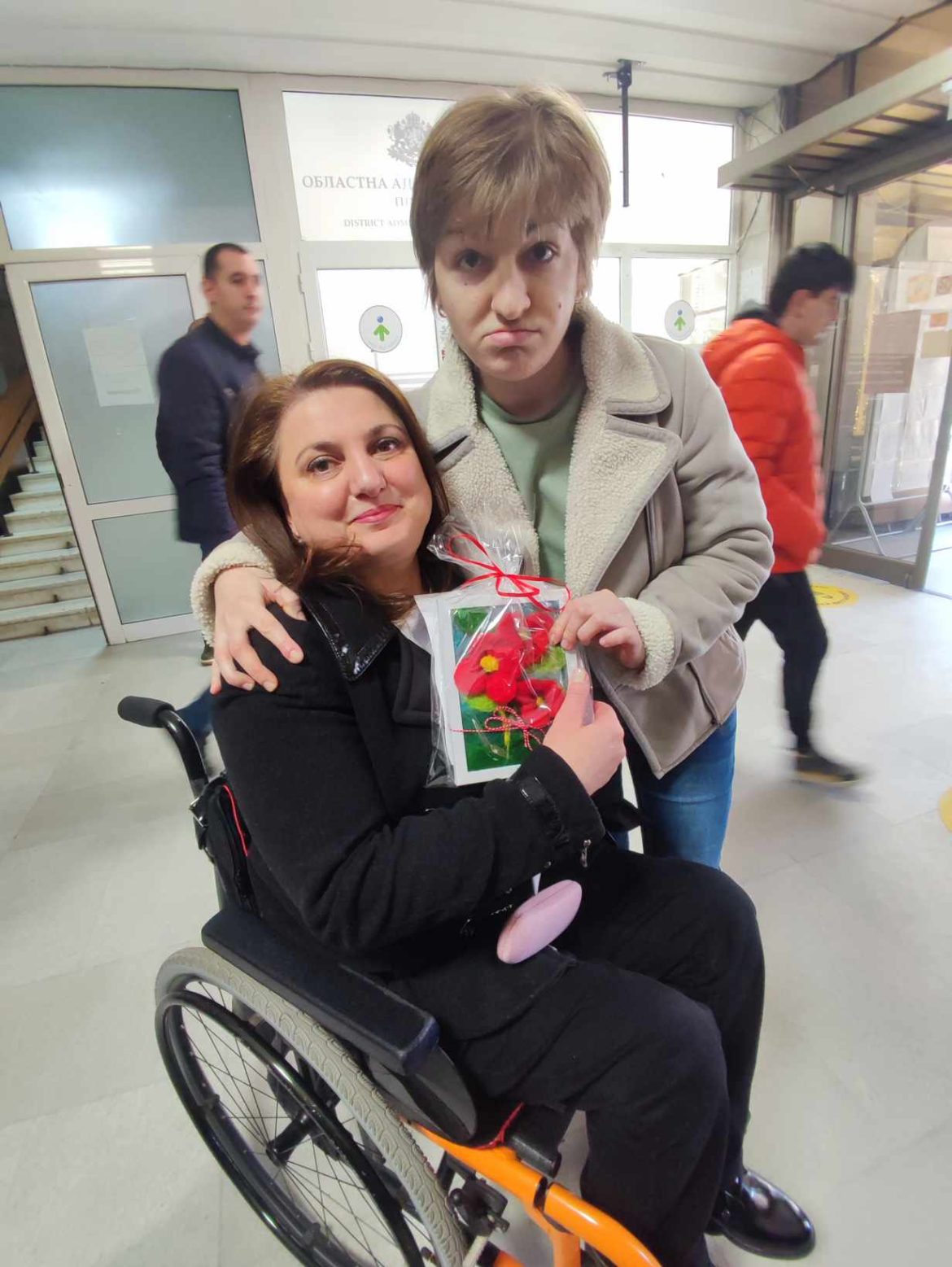 Увреждания благотворителен базар с мартеници очарова областна администрация._65d88cafc50ee.jpeg