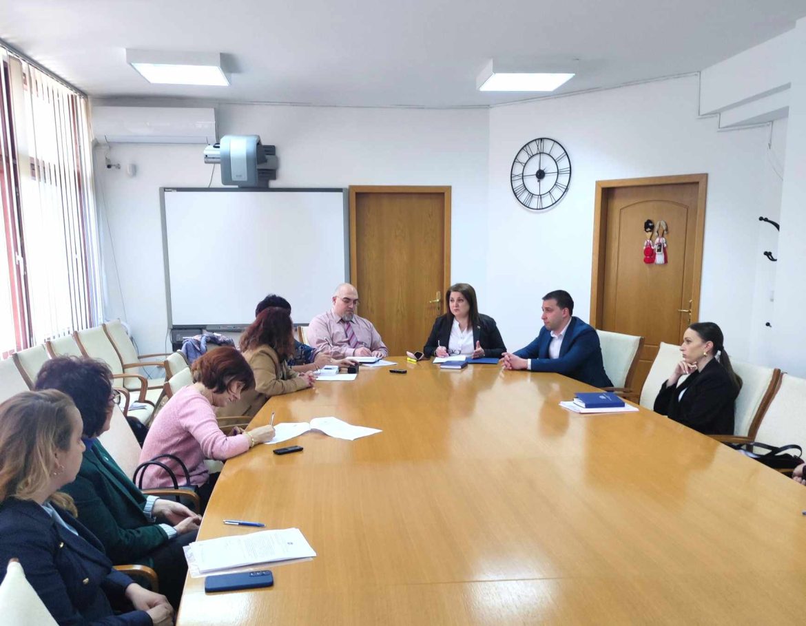 Областният управител обсъди извеждане на деца от ДМСГД Плевен._65fc4f53106de.jpeg