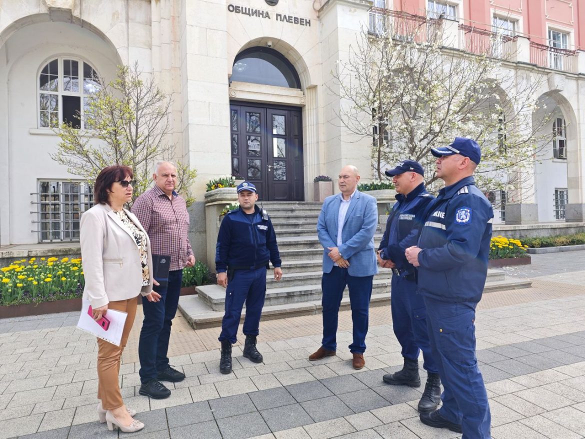 Пешеходни патрули започват охрана в централната градска част на Плевен за подобряване на обществения ред_660aa4182df76.jpeg