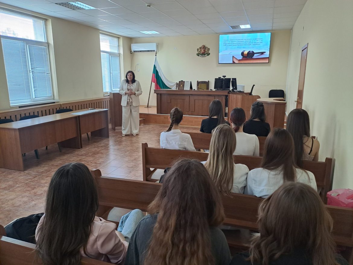 Плевенски съд организира Ден на отворените врати за ученици._661f98544d819.jpeg