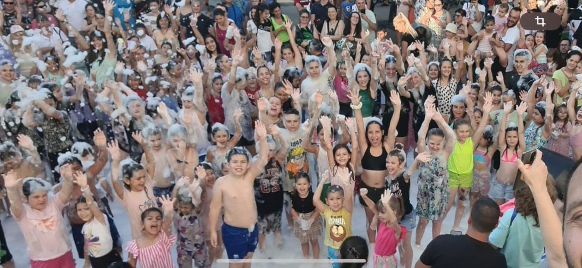 Плевен изпълни радост с пяна парти за най-малките деца._66883f5fcd5ca.jpeg