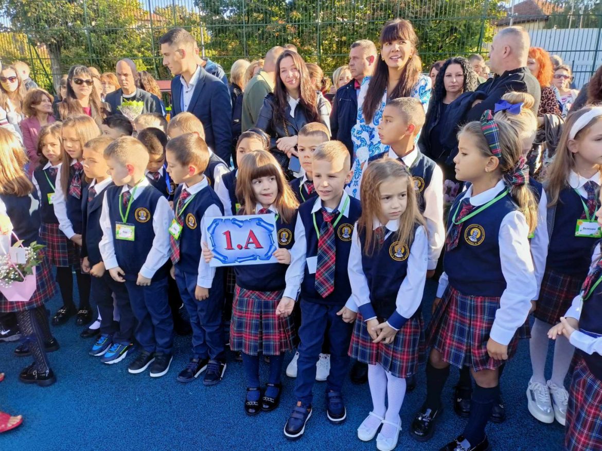 „Новата учебна година в община Плевен започна с много настроение“_66e80e2b27f03.jpeg
