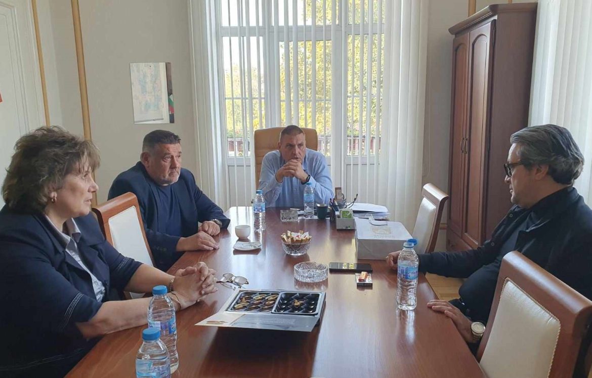 Д-р Валентин Христов обсъди културни проекти в Плевен с Тома Биков._671775e4096db.jpeg