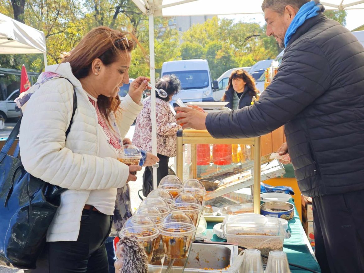 Над 30 производители участват на фермерския пазар в Плевен днес._67126820be241.jpeg