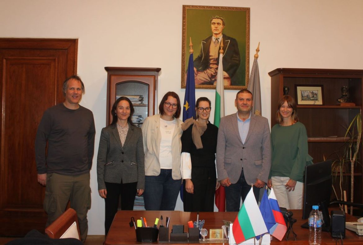 Посланикът на Словения обсъди сътрудничество с кмета на Плевен._674f1594a92c7.jpeg