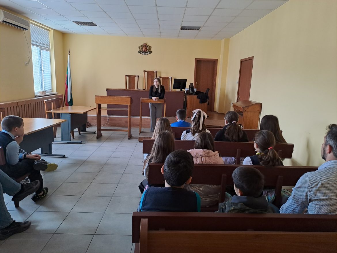 Четвъртокласници научават за съдебната система в Окръжен съд Плевен._67fe06f804fea.jpeg