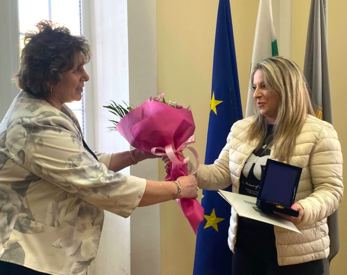 Община Плевен удостоява ансамбъл „Мизия” с плакет за народно танцово изкуство_6811dc96e5b94.jpeg