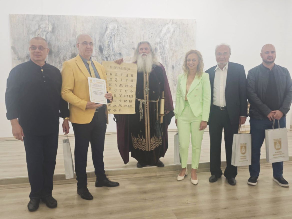 Община Плевен награди културни дейци с престижни отличия на 24 май_6831bb71223ec.jpeg