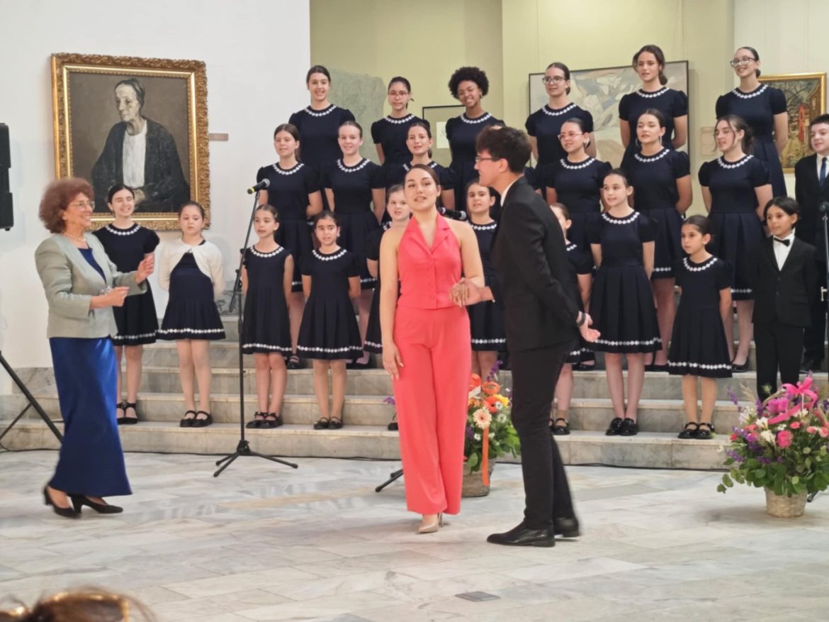 Хор „Звъника“ изпрати абитуриентите си от Випуск 2025 с празничен концерт_68429776ae2a4.jpeg