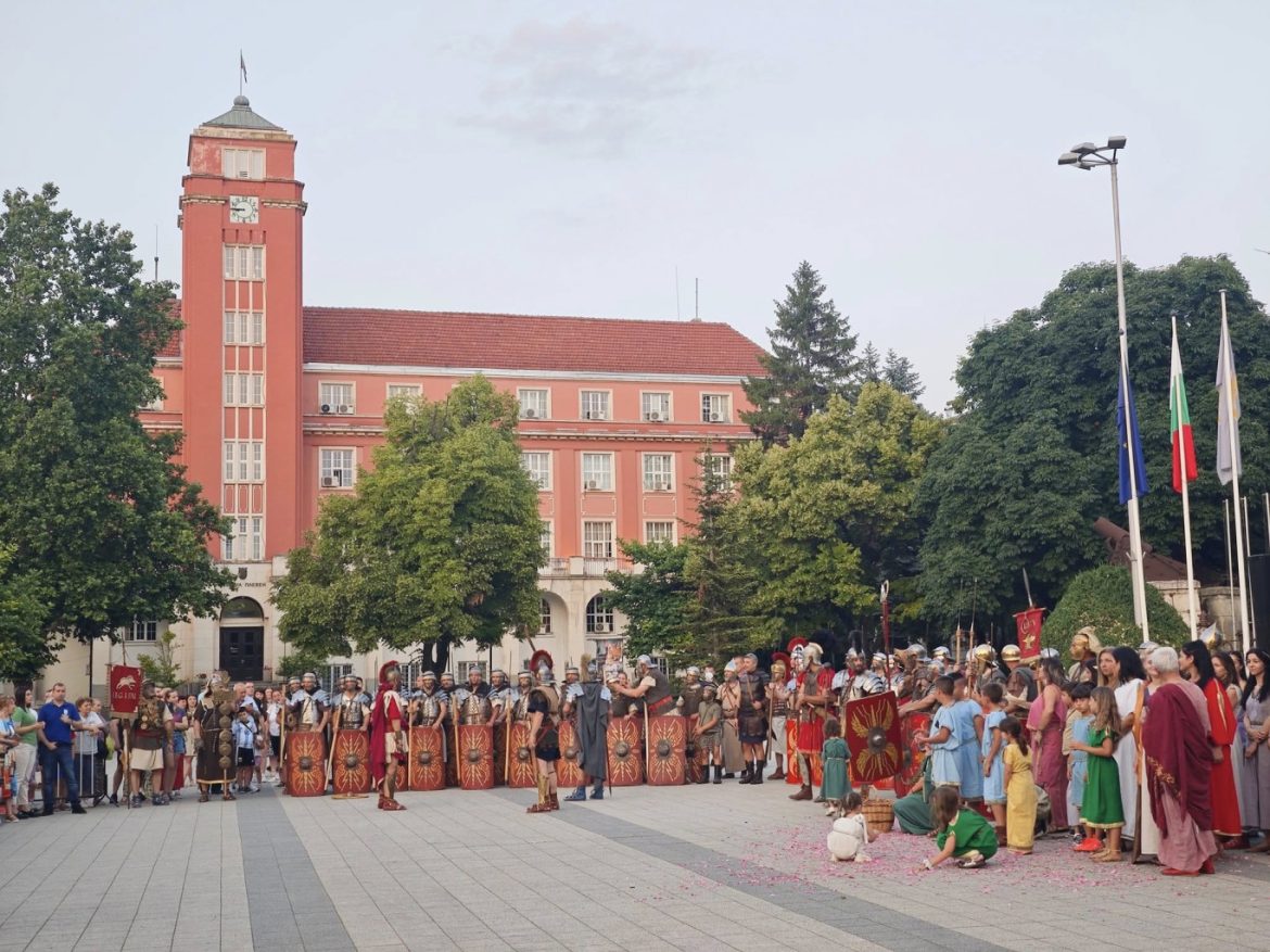 Плевен тържествено откри фестивала „Орел на Дунава“ с исторически парад_684fc7b7171af.jpeg