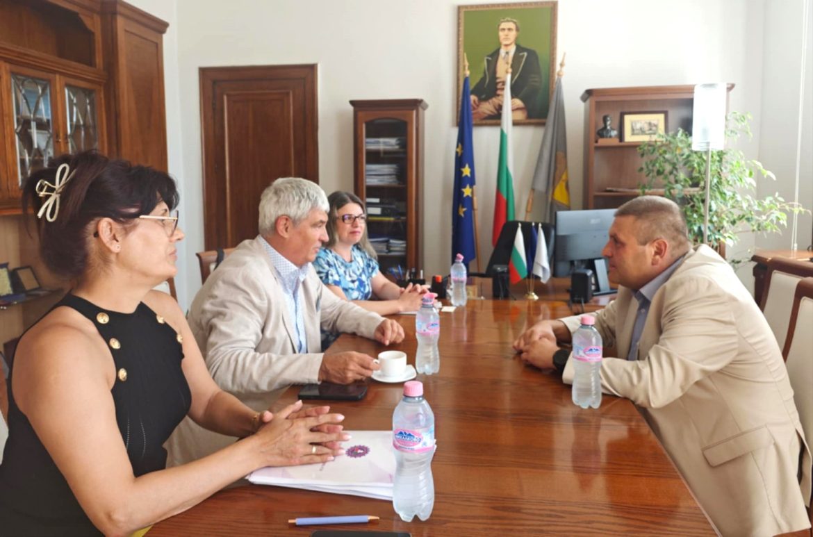 Кметът на Плевен и КНСБ обсъдиха бюджет и дигитални клубове._6880d1f4863a0.jpeg