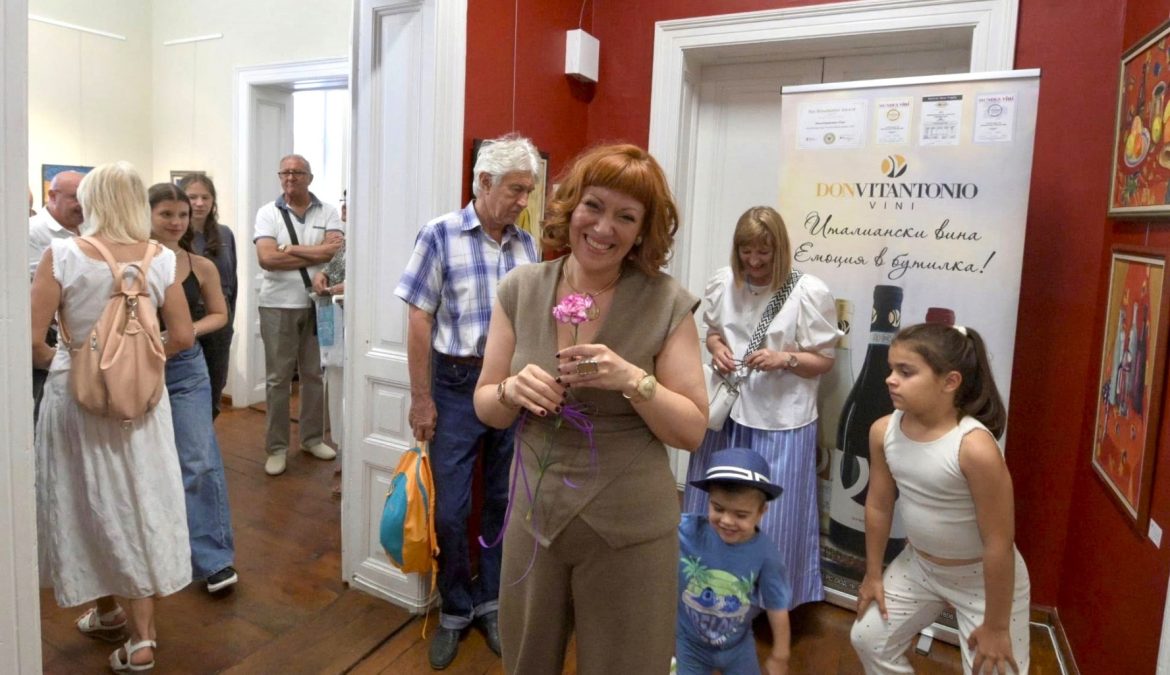 Владимира Йорданова празнува юбилей с изложба в Плевенски арт център._686f96fd9f78a.jpeg