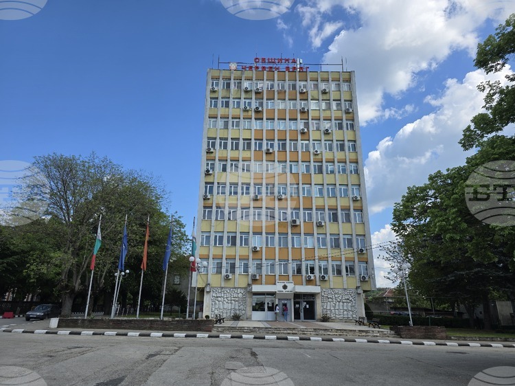 Ново лице в Общинския съвет на Червен бряг: Иван Иванов полага клетва, заседанието продължава с важни решения за бюджета и инфраструктурата_6902fa30a9f15.jpeg