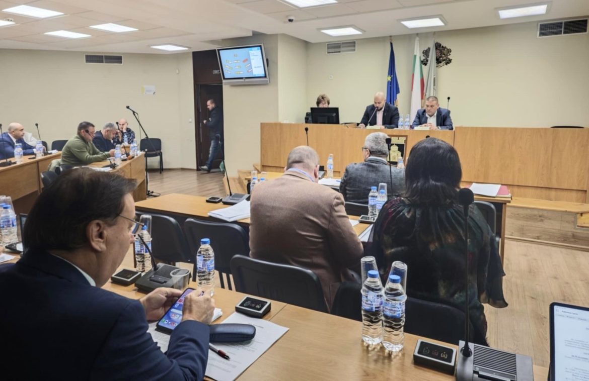 Общинският съвет в Плевен отложи разглеждането на ключови таксови промени._690364ade9276.jpeg