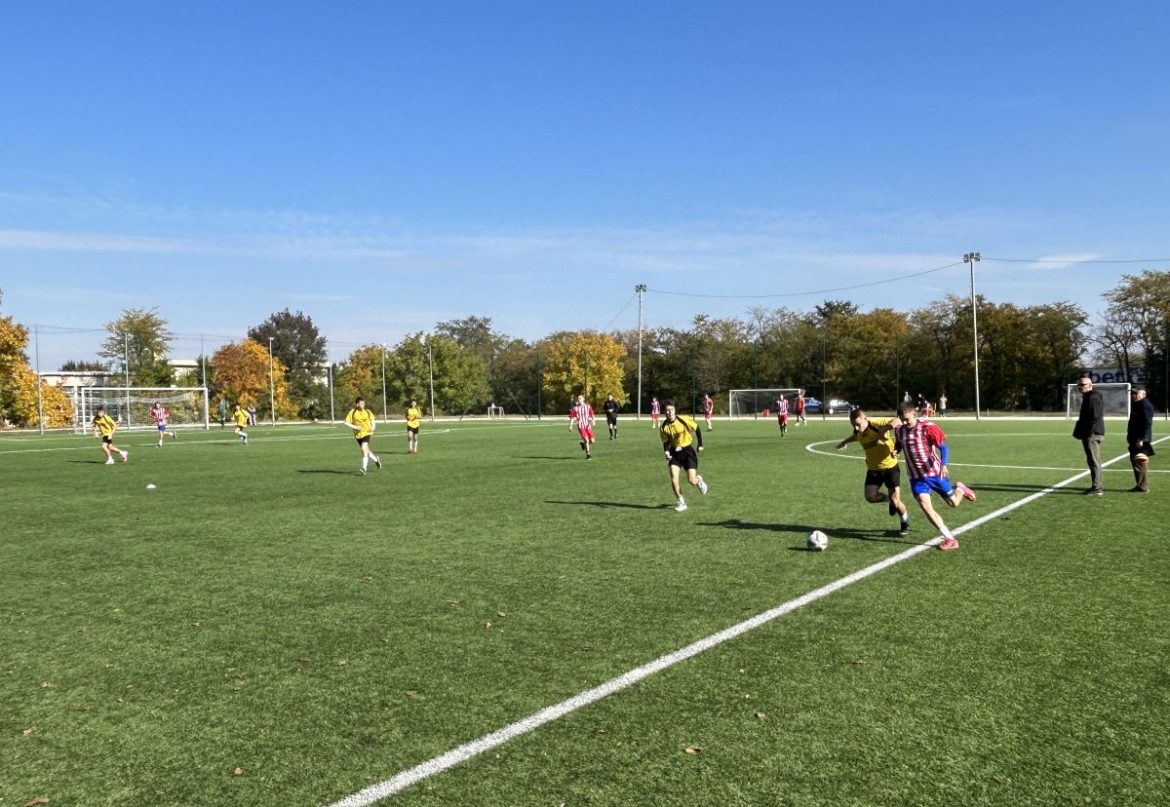 Плевенски училища триумфират в ученическите футболни игри за 2025/2026 година._6904b4ffd6456.jpeg