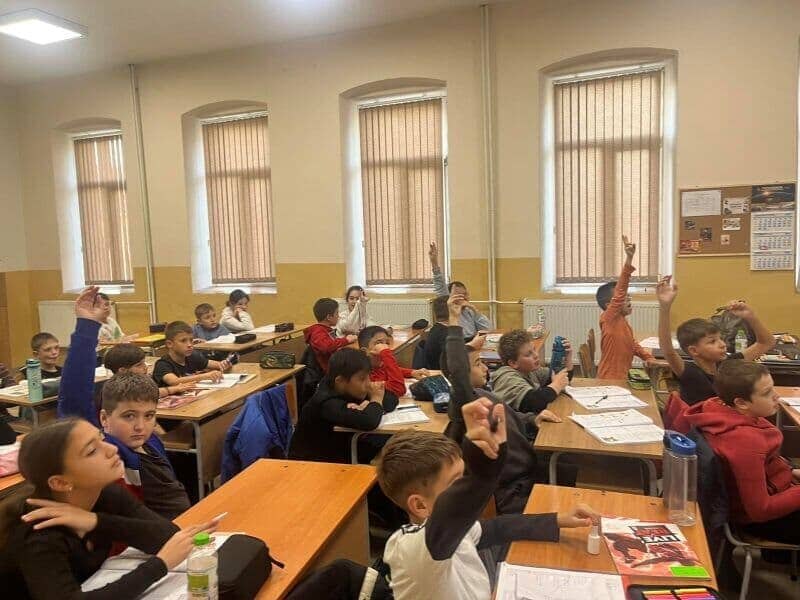 Ученици в ОУ „Цветан Спасов“ отбелязаха Деня на народните будители с викторина и презентации_6901292531985.jpeg