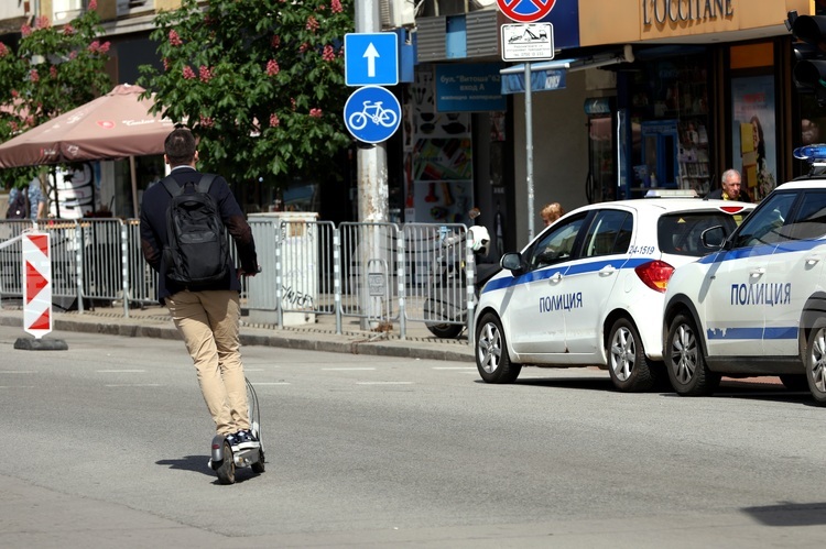 В Плевен започна специализирана полицейска акция за контрол на електрически тротинетки след поредица от инциденти_6901b59ad3a88.jpeg