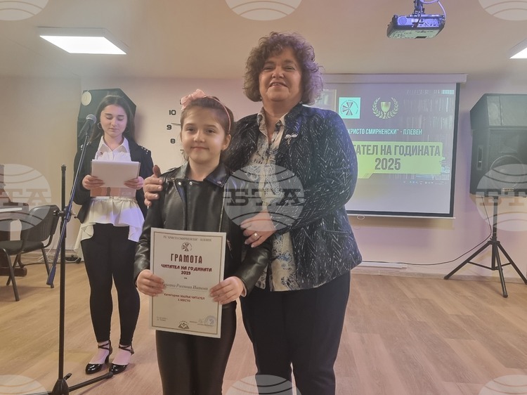 В Регионална библиотека „Христо Смирненски“ – Плевен, връчиха първите награди „Читател на годината“ в навечерието на Деня на народните будители_6904fa4f43b34.jpeg