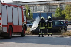 Техническа неизправност подпали автомобил в индустриалната зона на Плевен
