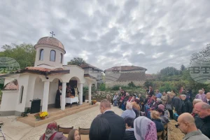 Осветиха новопостроения параклис „Света Параскева“ в Тученица